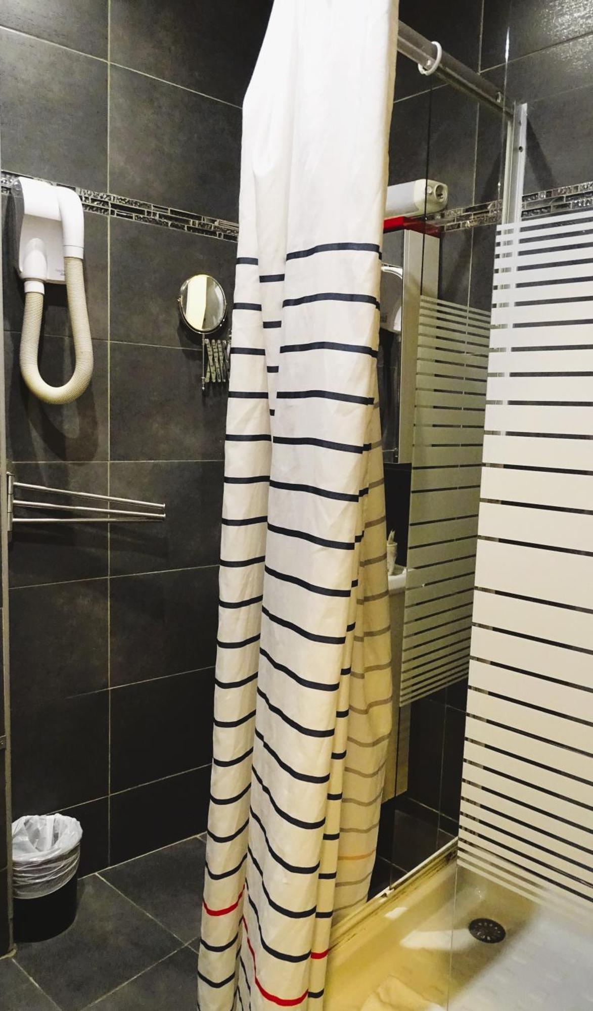 Hotel Hipotel Voltaire Bastille Parigi